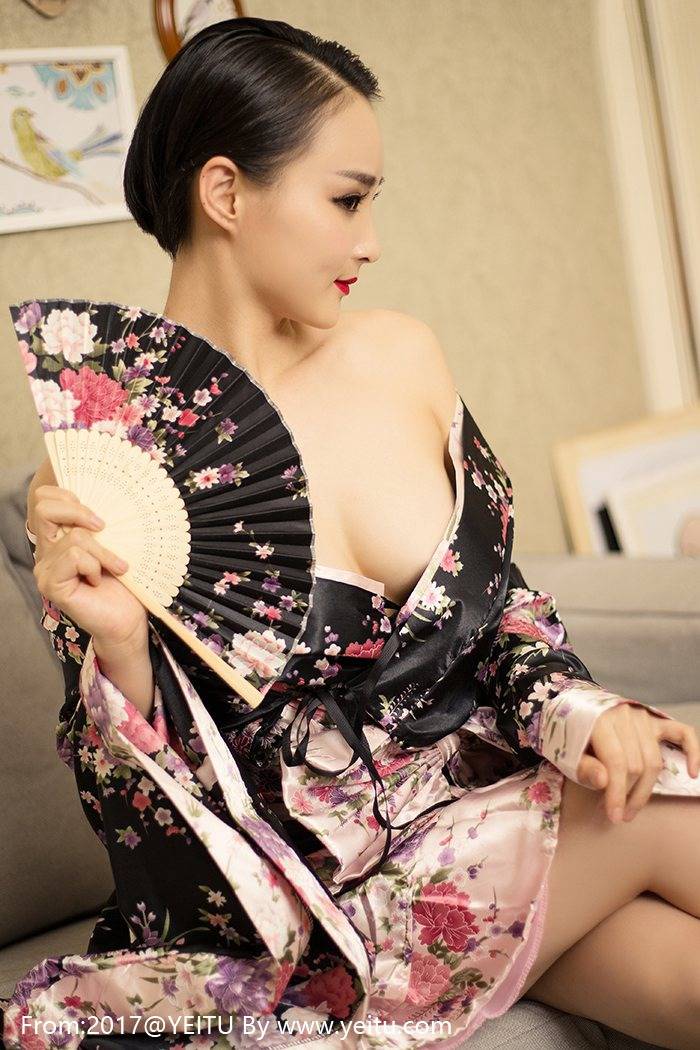 头条女神周营莹翘臀酥胸和服冷艳秀色可餐