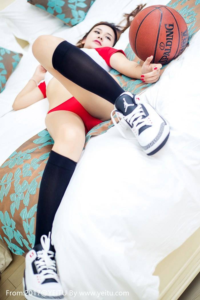 头条女神篮球宝贝解斯童演绎灌篮高手养眼写真-13