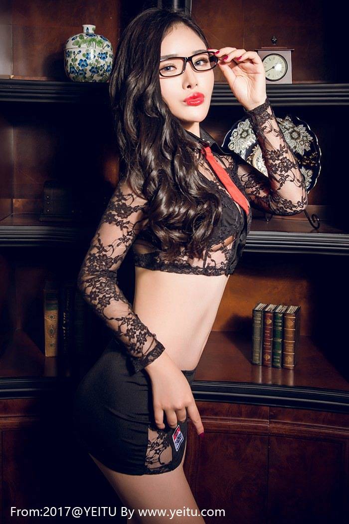 红唇美女陈宇曦COS职场女秘浑圆美乳诱惑美图