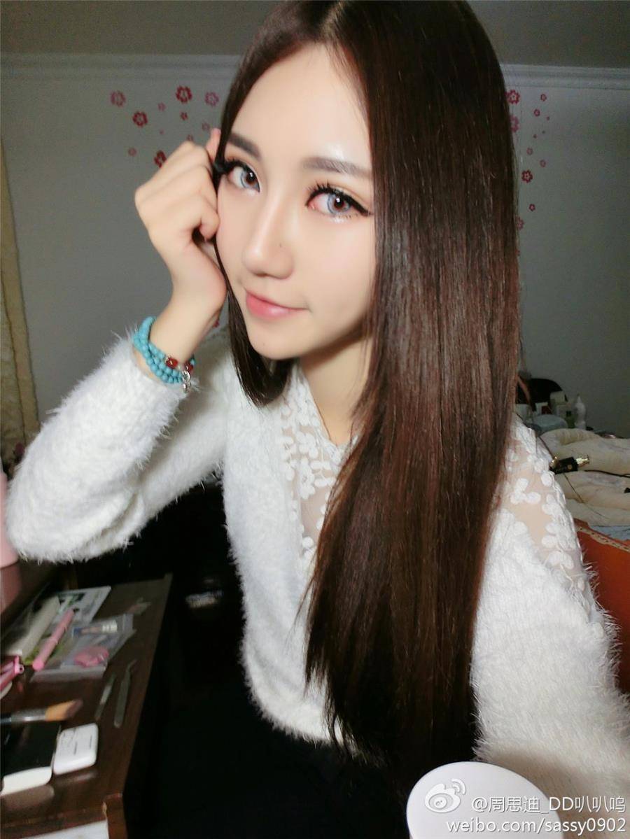 美女模特周思迪大眼睛卖萌高挑美腿自拍照-10