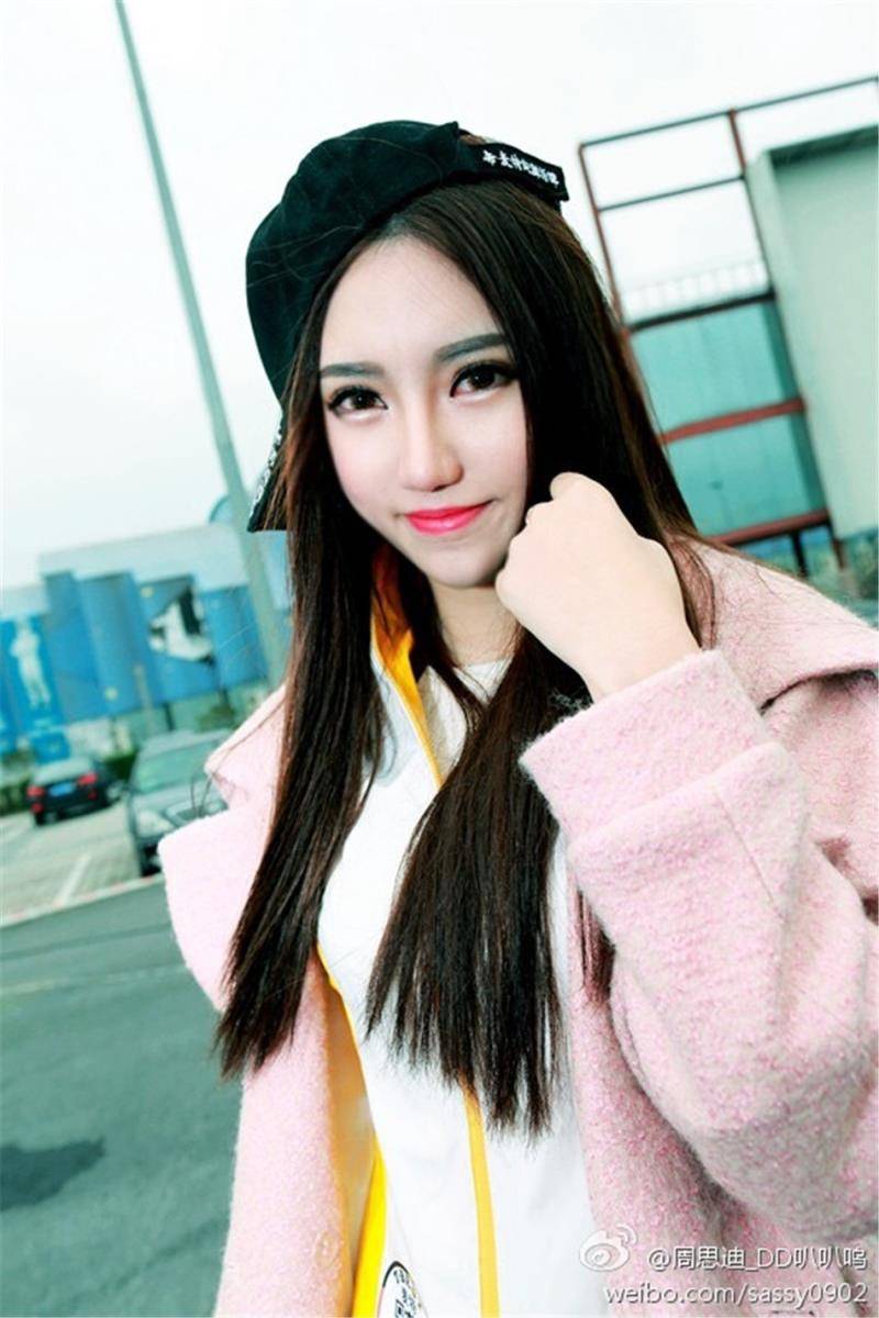 美女模特周思迪大眼睛卖萌高挑美腿自拍照-15