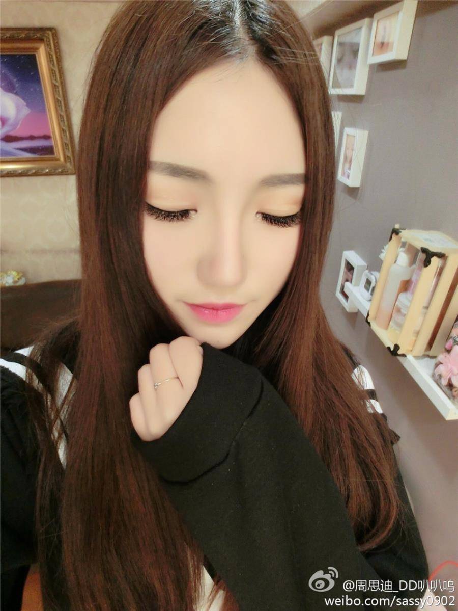 美女模特周思迪大眼睛卖萌高挑美腿自拍照-21