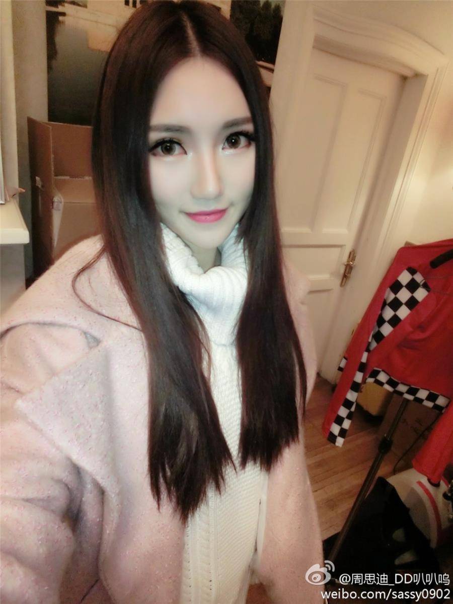 美女模特周思迪大眼睛卖萌高挑美腿自拍照-17