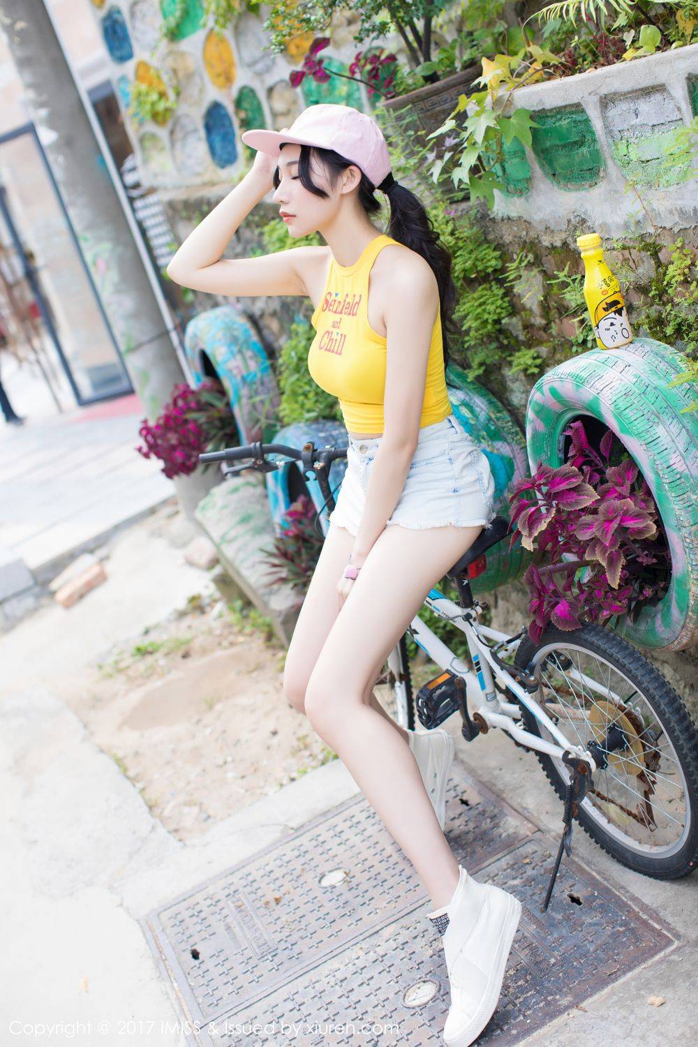 爱蜜社美女模特小狐狸Sica室外牛仔短裤小清新街拍-35