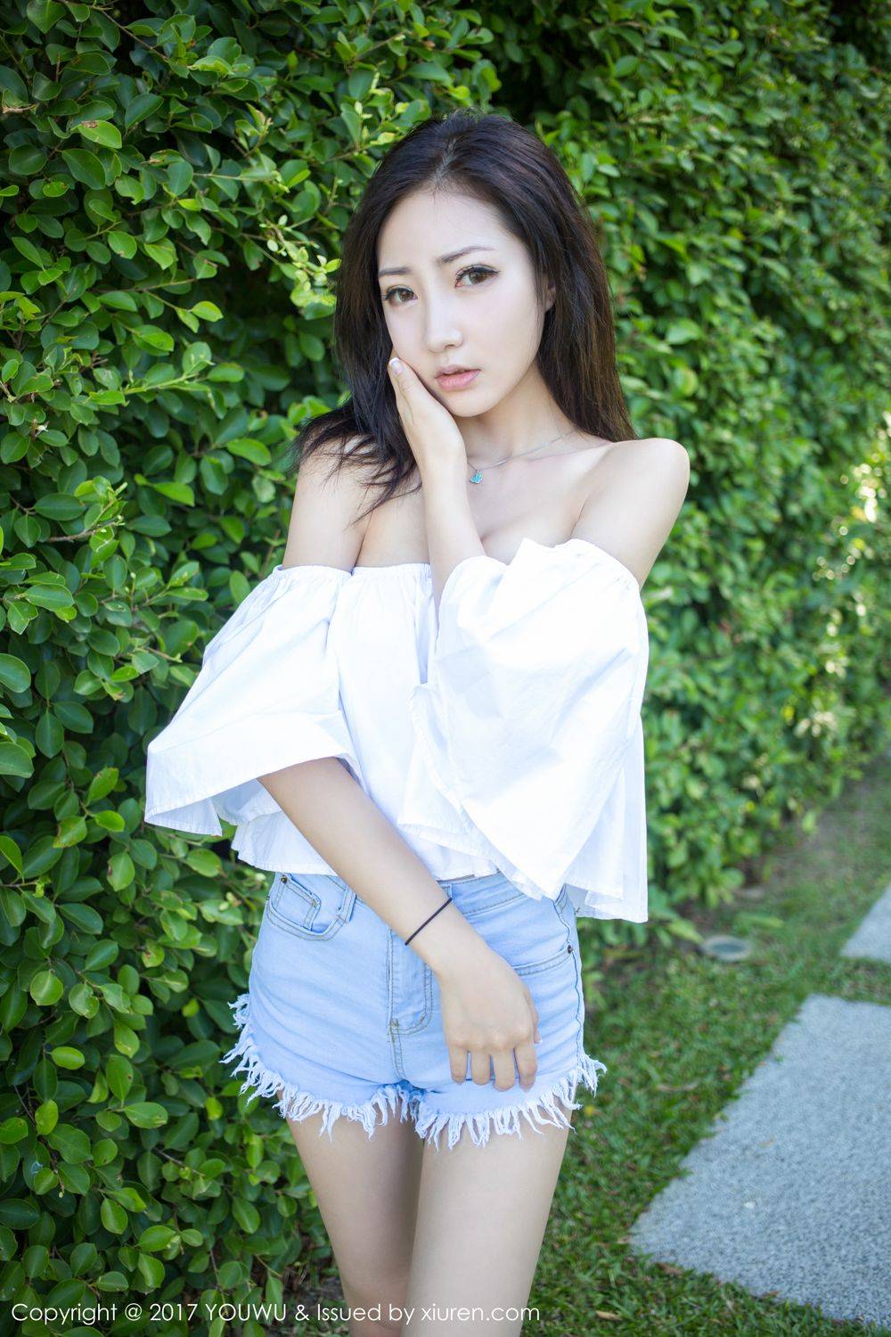 尤蜜荟女神模特Yumi尤美户外清新性感一笑醉江山-6