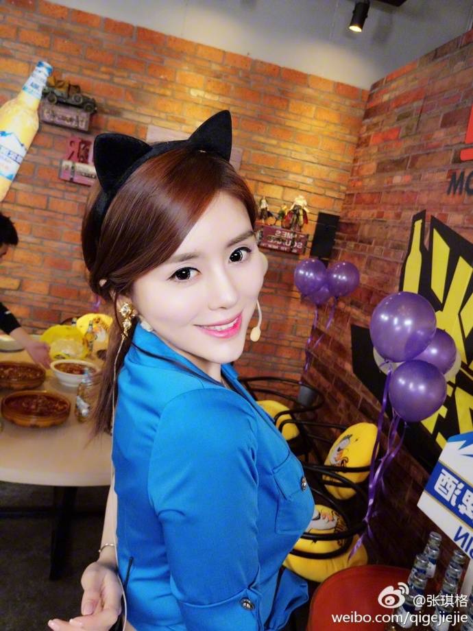 斗鱼七哥张琪格大尺度豪乳美腿波涛胸涌诱惑-11