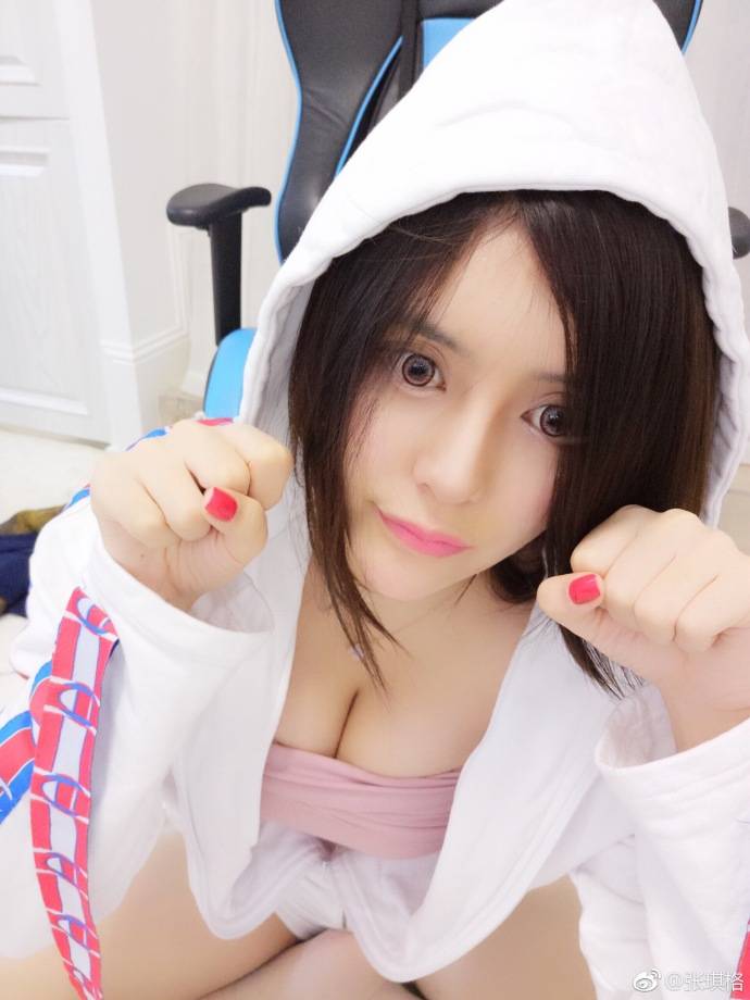 斗鱼七哥张琪格大尺度豪乳美腿波涛胸涌诱惑-29