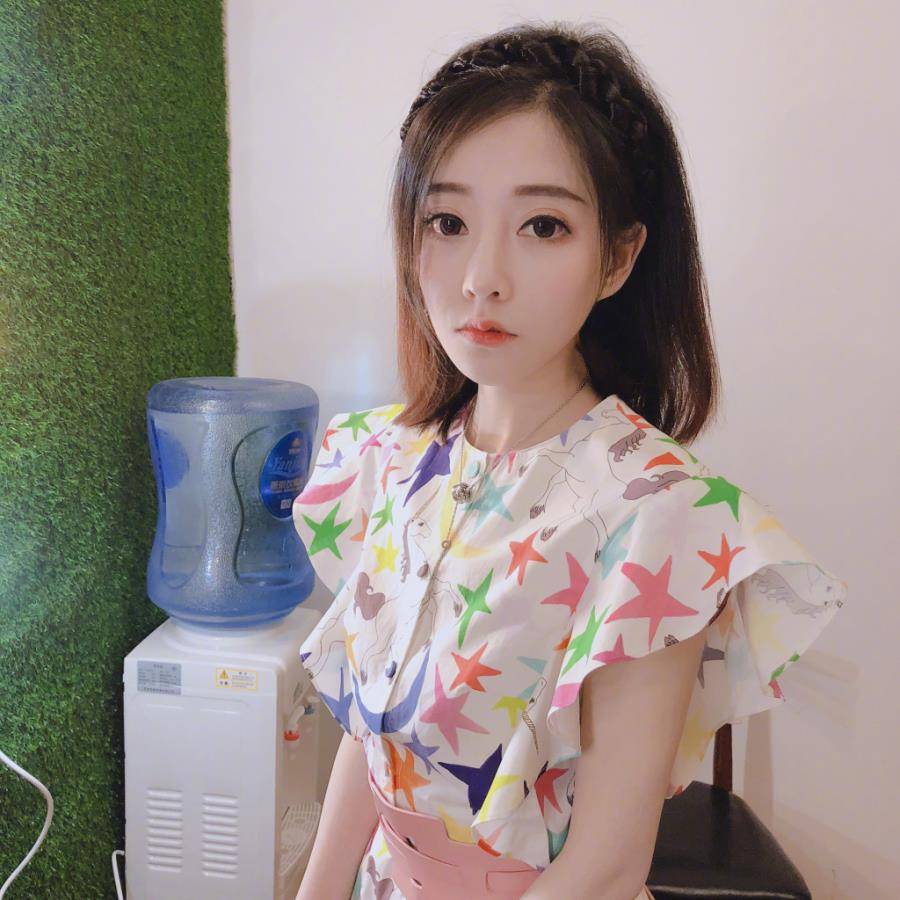 斗鱼TV网络女主手播冯提莫化身性感厨娘-6