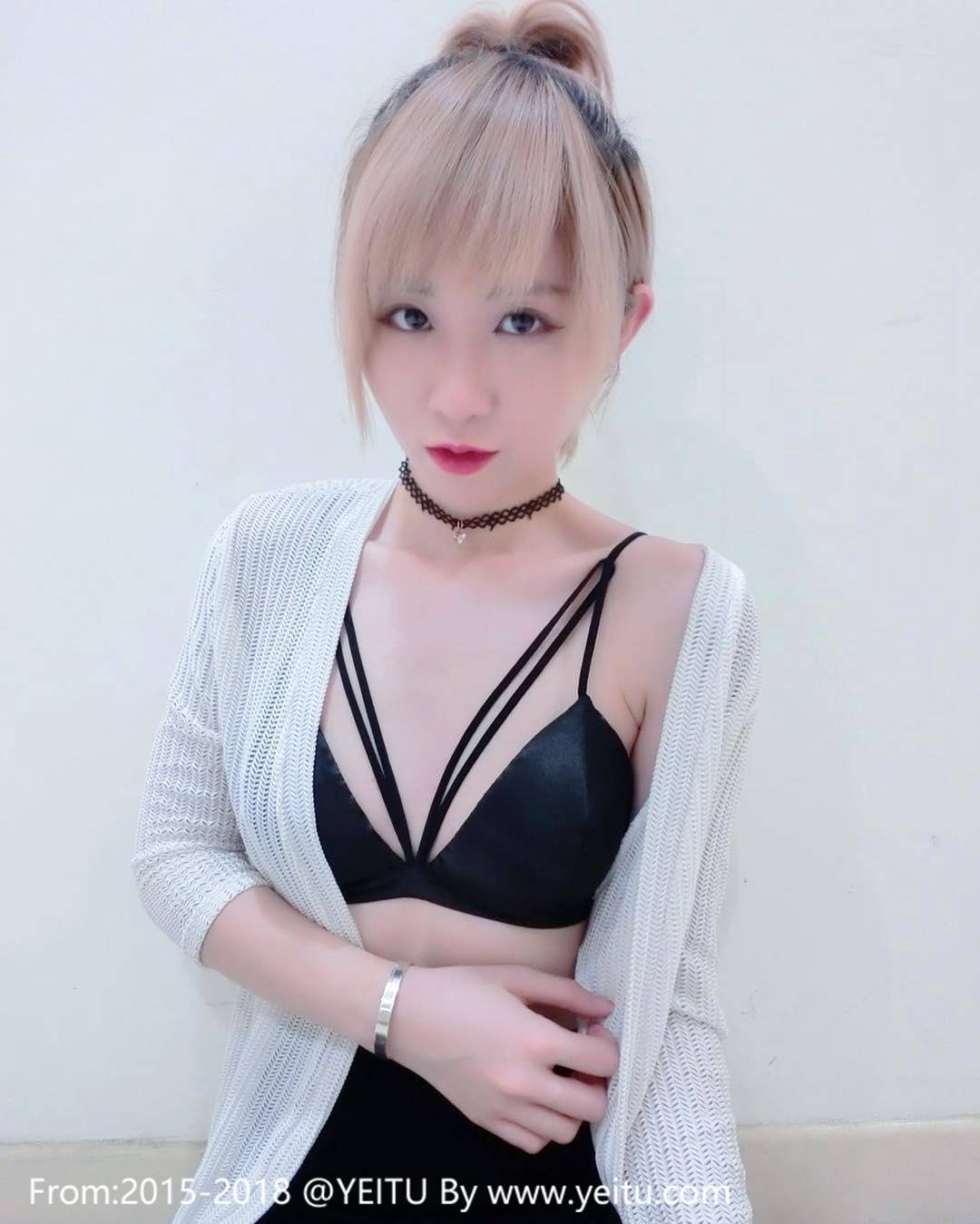 马来西亚正妹李佩怡性感身材养眼自拍福利满满-12