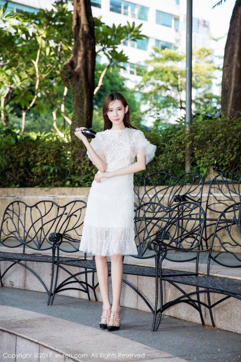 秀人网玲珑女神萌琪琪泳池比基尼修长美腿写真-21