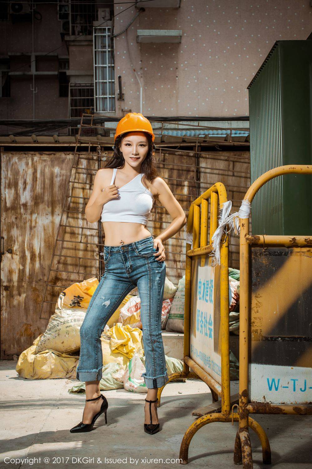 御女郎高颜值健身媛美人美胸美腿大尺度真空演绎-6