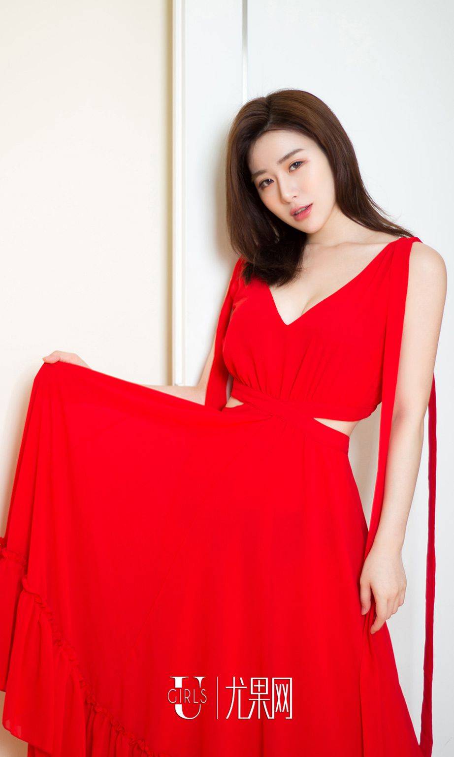 尤果网美女模特甜馨Xin大红长裙性感旗袍比基尼诱惑套图