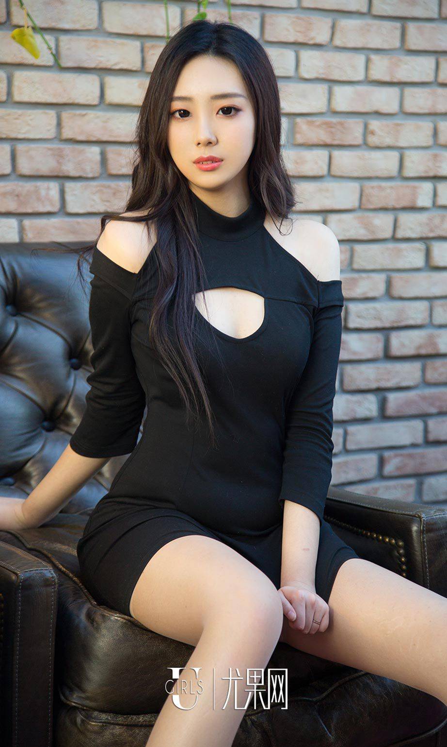 尤果网美女模特夏梓诺修长美腿豹纹内衣性感写真