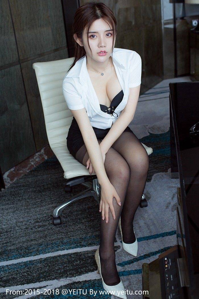 性感大眼妹兔子白衬衫黑丝美腿职场OL制服诱惑-9