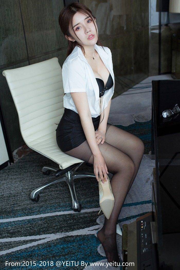 性感大眼妹兔子白衬衫黑丝美腿职场OL制服诱惑-13