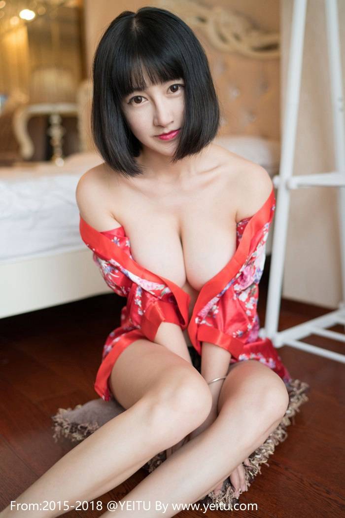 秀人网新人模特小探戈雪乳美臀黑丝美腿春光乍泄-2