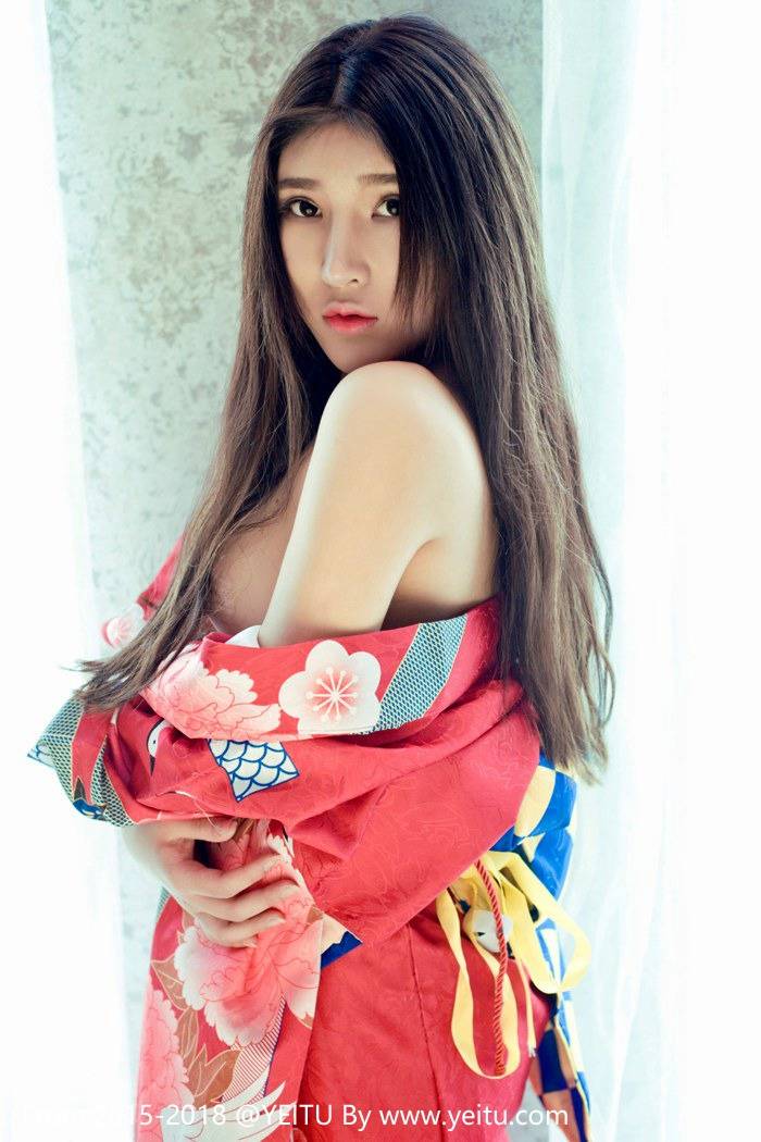 秀人网模特当然是小熊呀比基尼丰乳细腰浑圆臀线凹凸有致