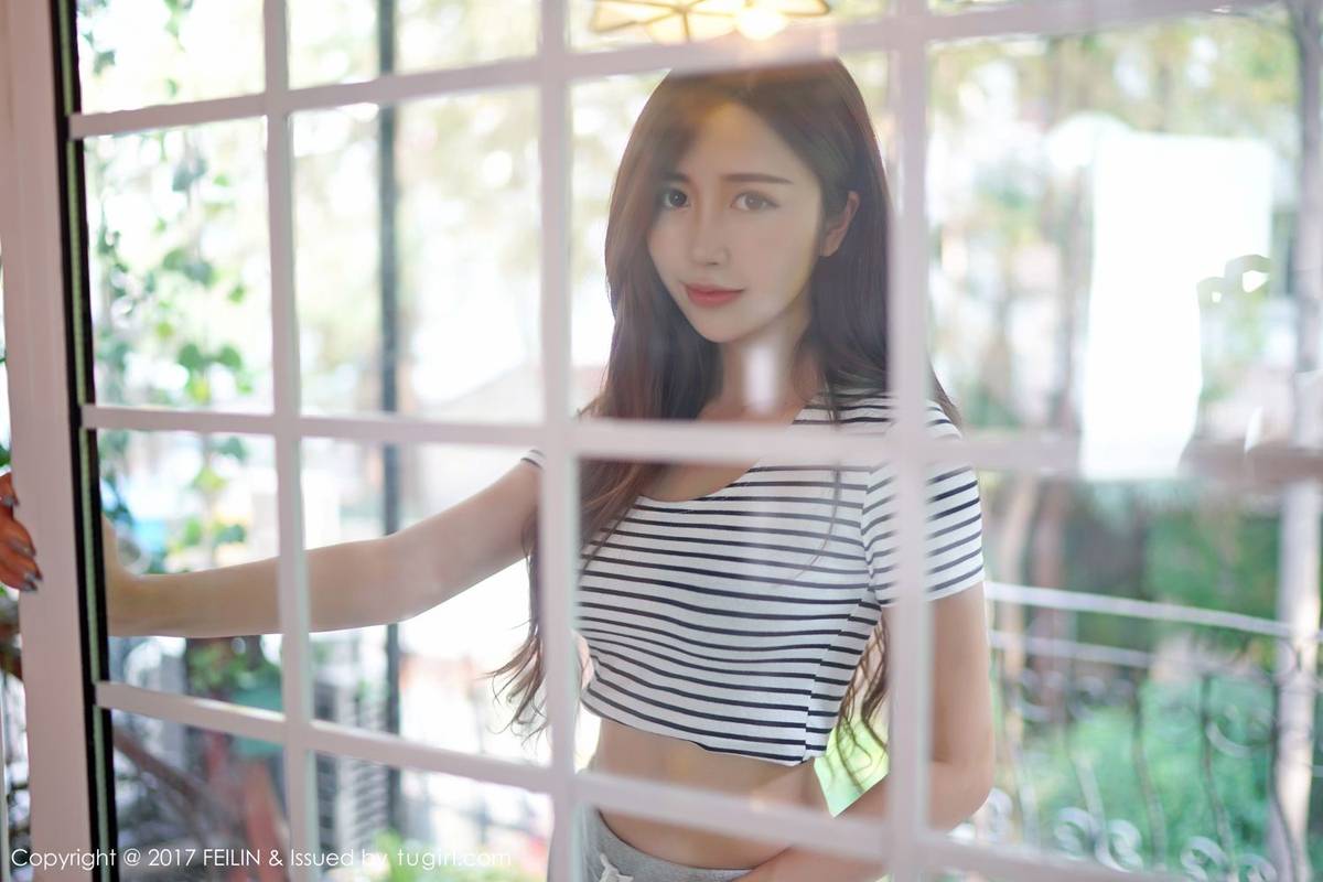 嗲囡囡美女模特方绮言凹凸身材性感美胸户外养眼写真-36