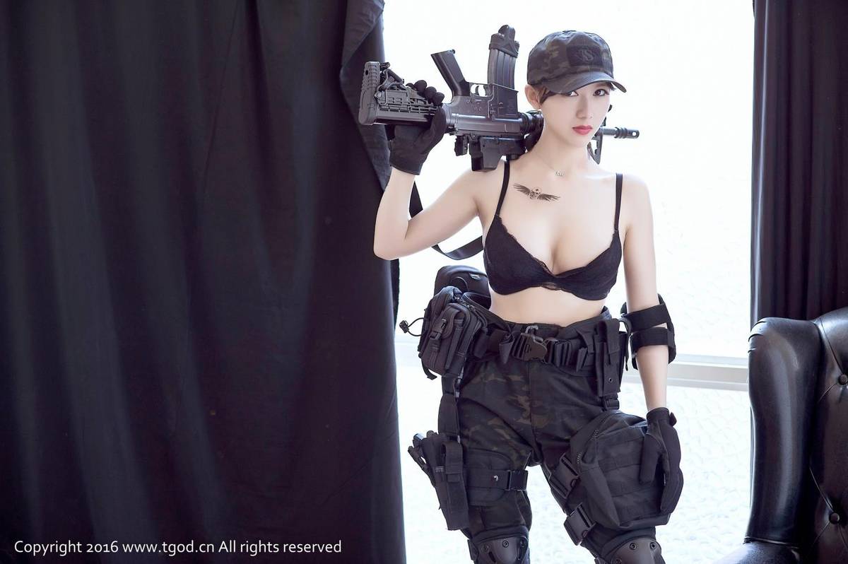 推女神冷艳美女Audrey如特种装扮白皙乳胸内衣诱惑-54