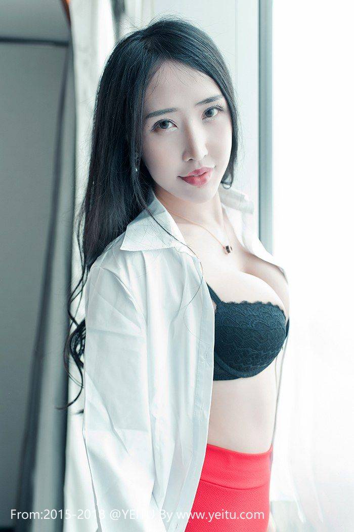 御女郎美女模特余馨妍黑丝美腿丝足诱惑演绎职场御姐-26