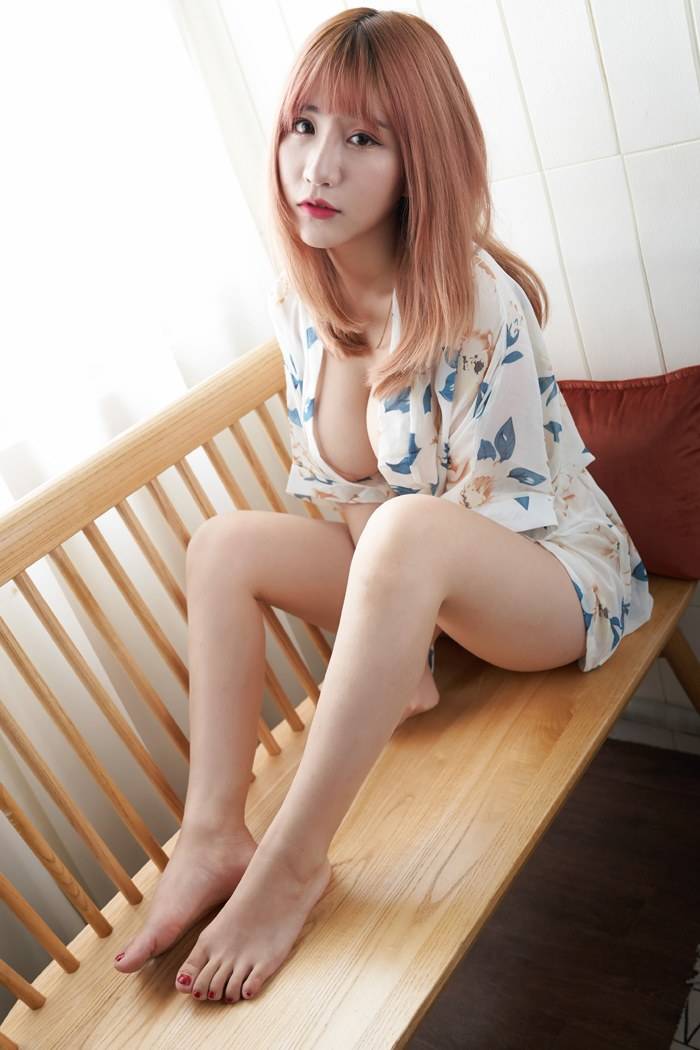 蜜桃社宅男女神绯月樱Cherry和服女仆制服诱惑美胸套图-41