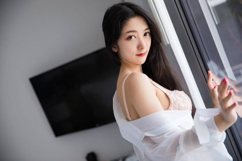 冷艳美女王小热美胸翘臀修长丝袜美腿诱人写真套图-45