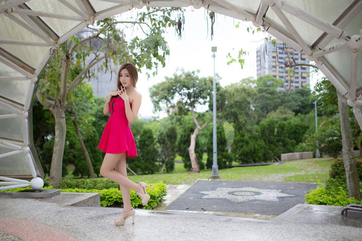 台湾极品清新美女赵芸粉红色长裙户外高清气质写真套图-44