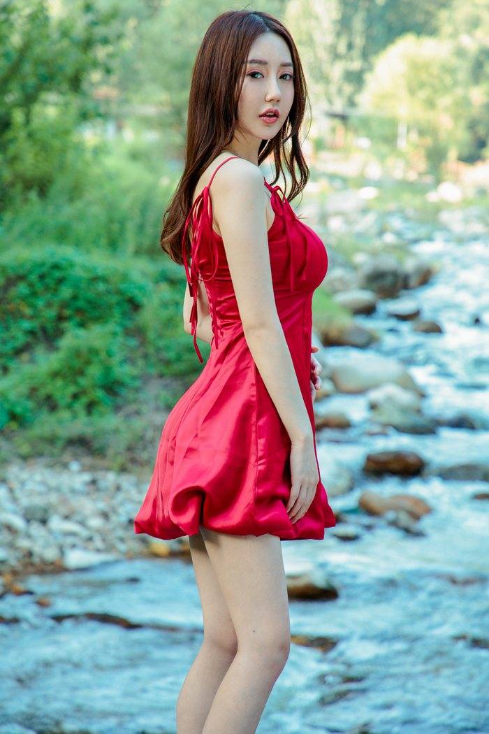 尤果网美女模特王翊涵WY三色长裙美胸翘臀户外诱惑写真