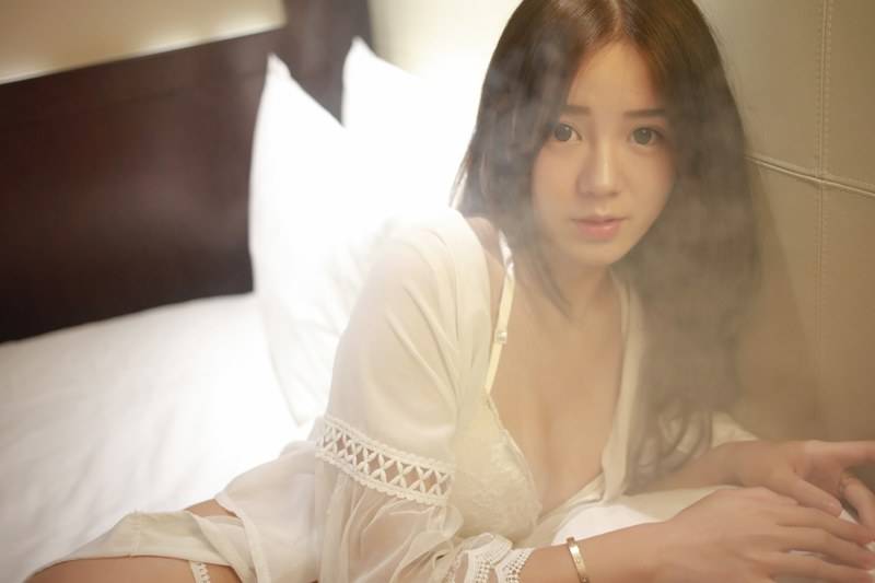 模范学院美女模特卤蛋luna傲人美胸粉色蕾丝内衣诱惑写真-36