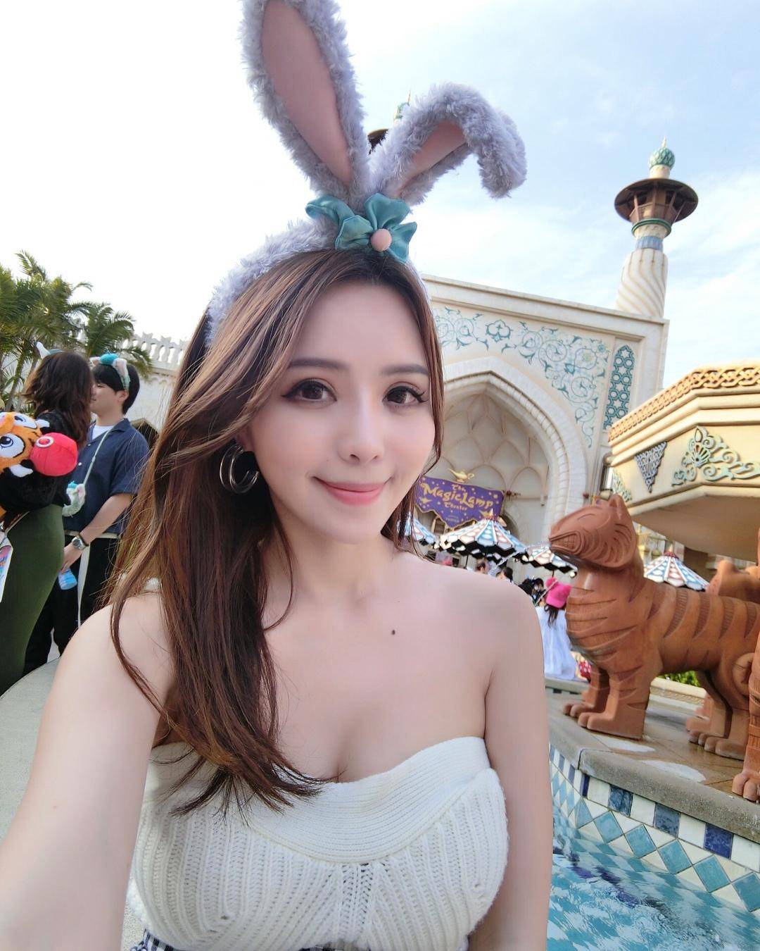 台湾性感美女赖培培比基尼波涛胸涌白嫩巨乳冷艳写真-8