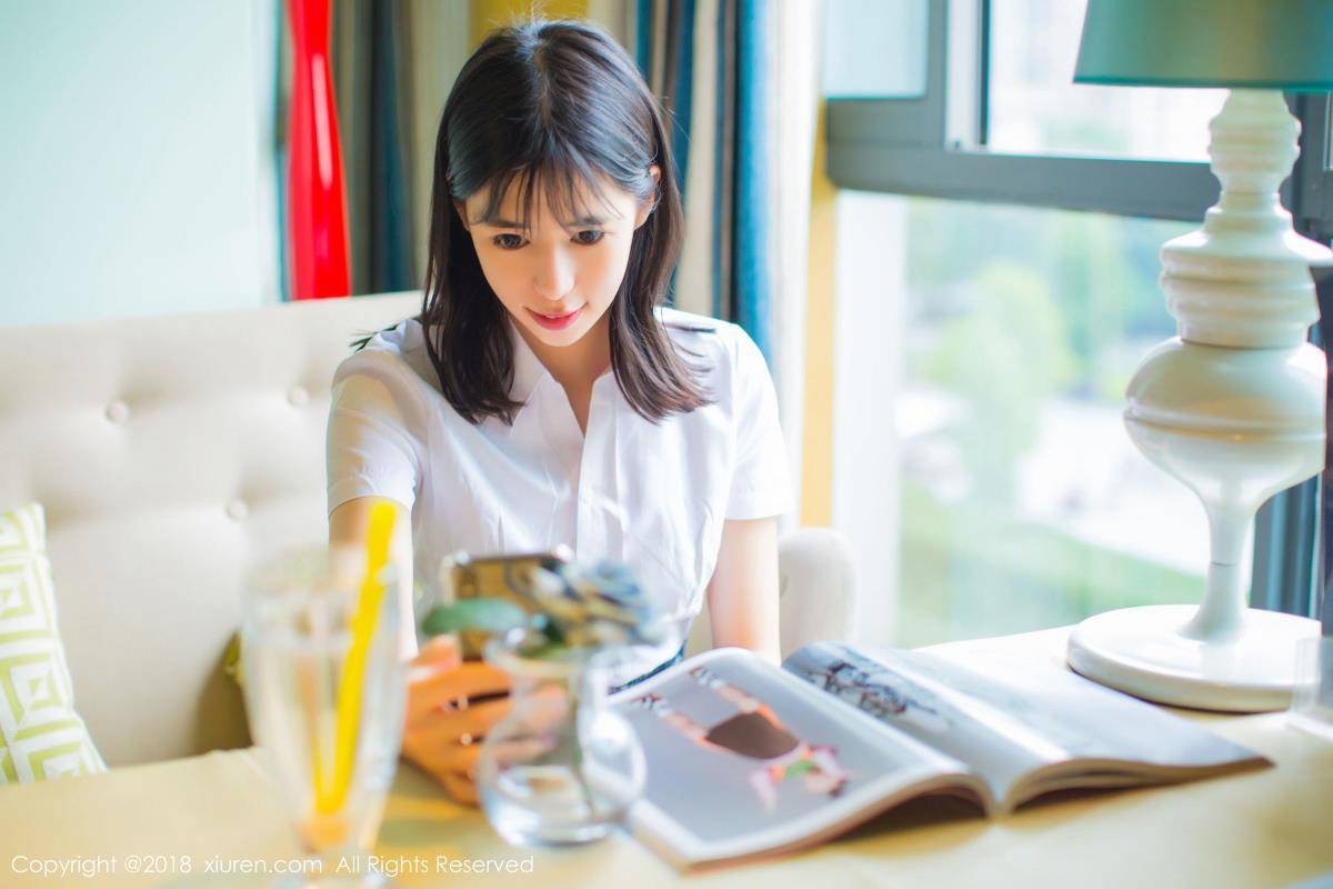 秀人网美女模特Ellie艾栗栗女秘OL黑丝美腿诱人写真-30