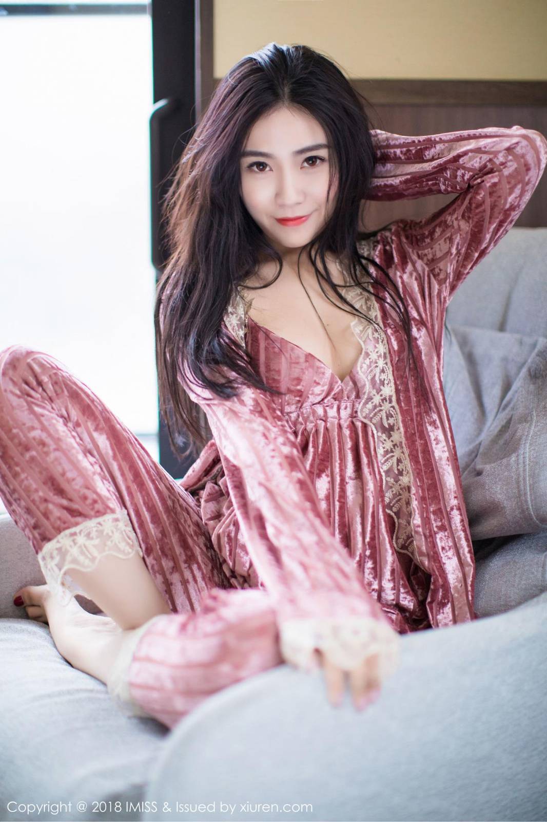 爱蜜社性感女神许诺Sabrina凝玉美胸丝袜美腿北海道旅拍