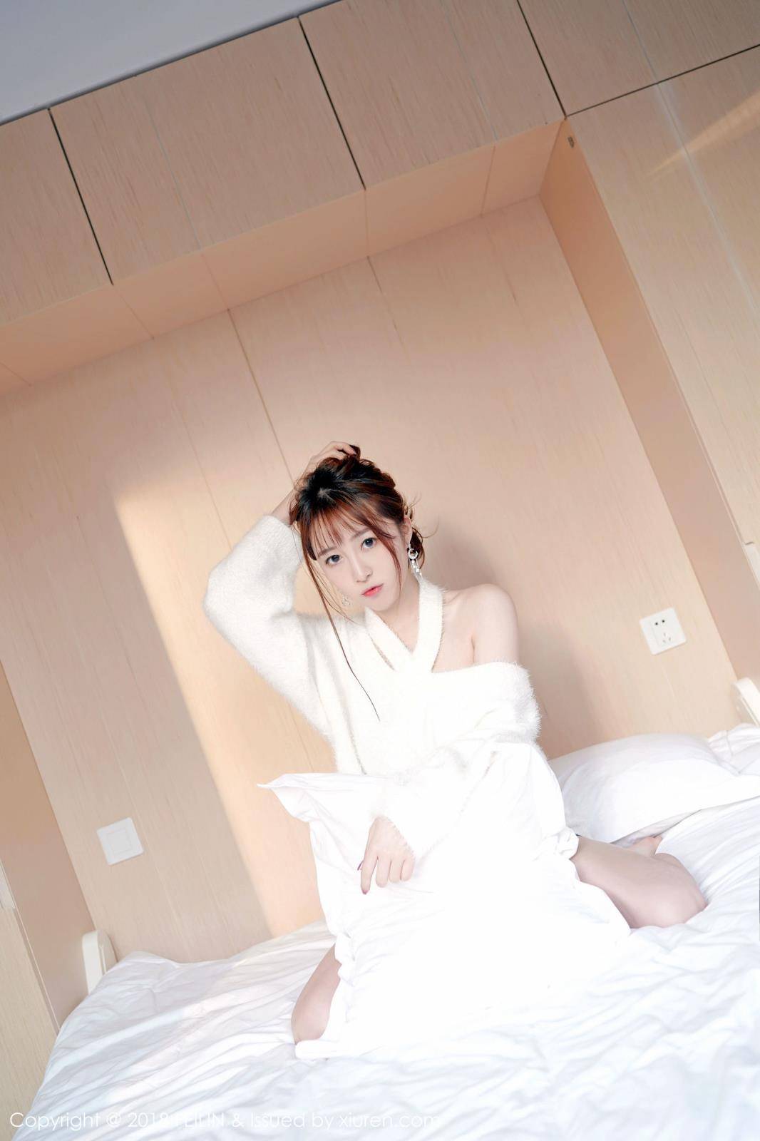 嗲囡囡性感美女空姐yumi黄奕清修长美腿甜美清新写真