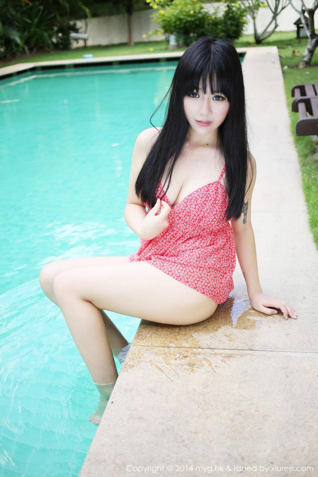 MyGirl美媛馆文艺女青年八宝icey泳池比基尼性感写真-24