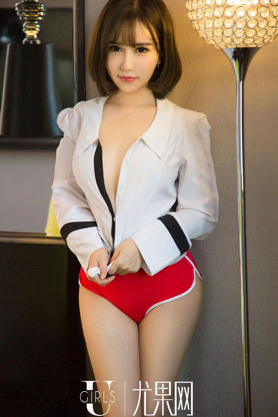 尤果网美女模特韩恩熙白衬衫白皙美胸浴室内衣湿身诱惑