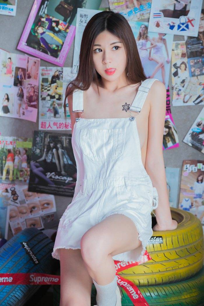 秀人网新人嫩模点点lily童颜巨乳美胸翘臀大尺度写真-9