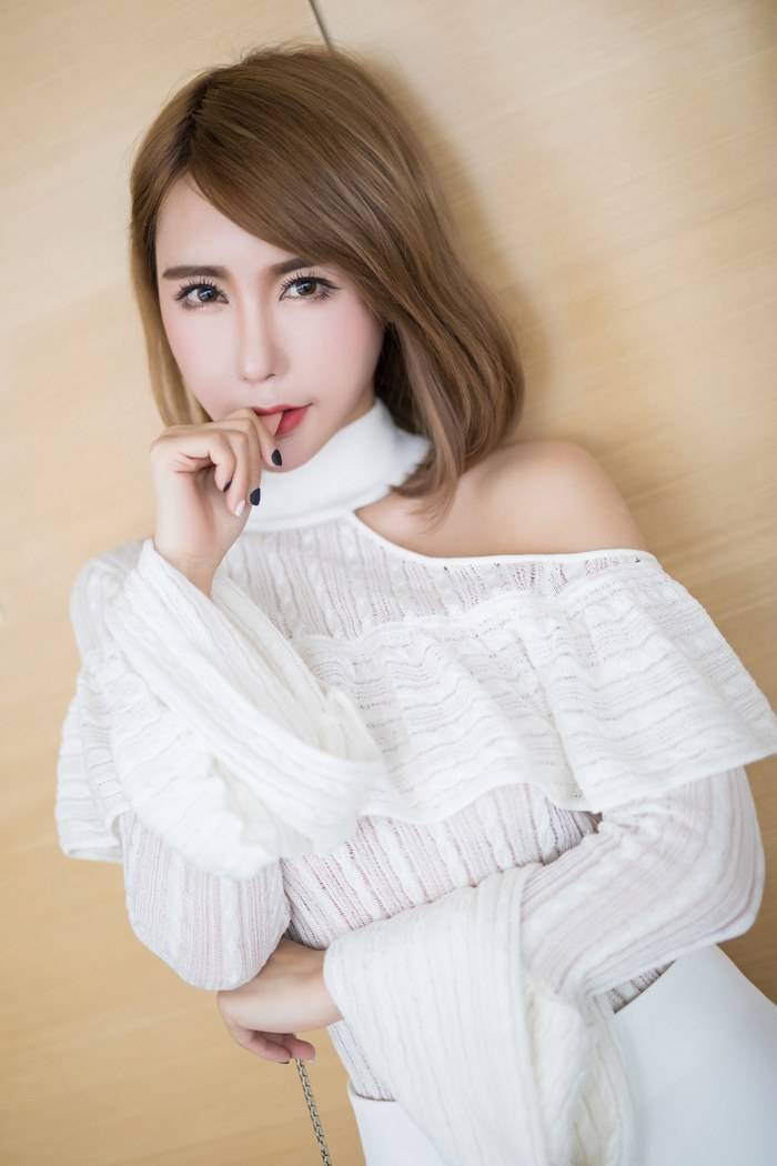 秀人网性感美女模特楚恬Olivia酥胸美腿透视内衣诱惑写真