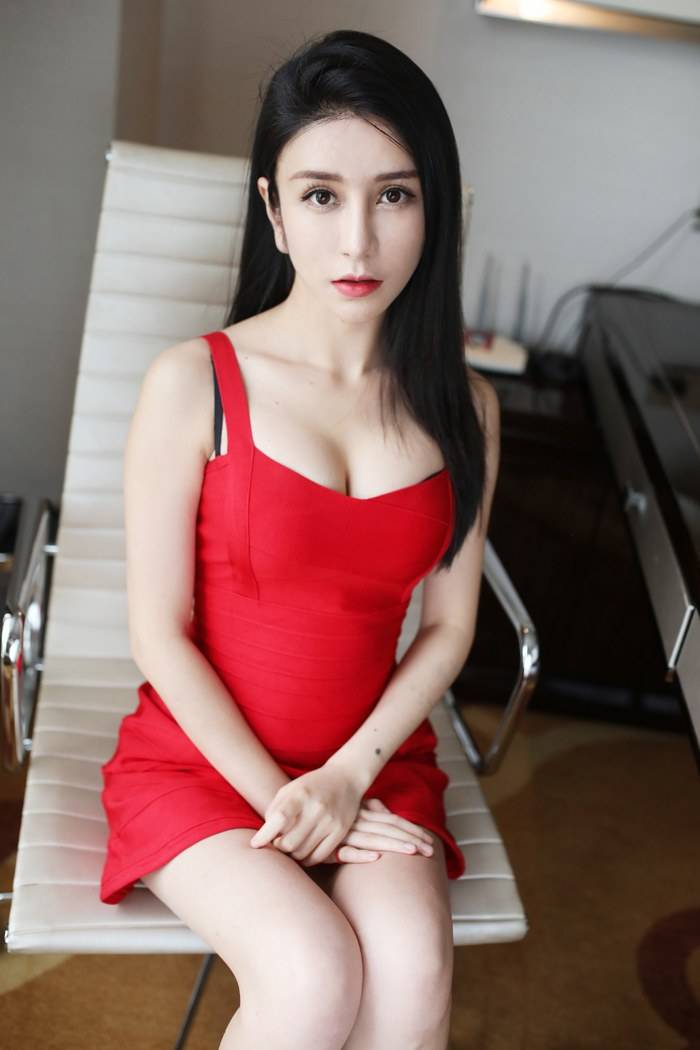 美媛馆性感女神李七喜诱惑爆乳修长美腿大尺度撩人写真