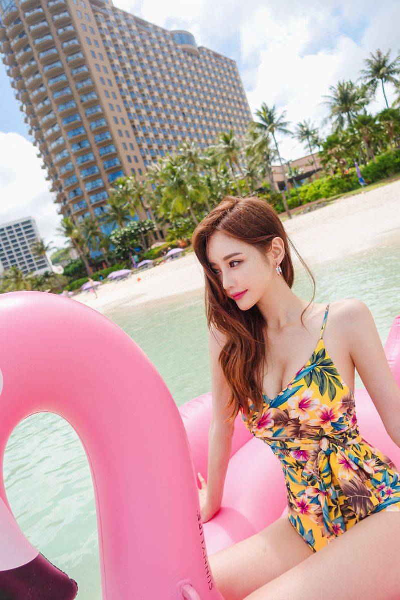 韩国网拍女神孙允珠2018年泳装气质比基尼拍摄写真合辑-18