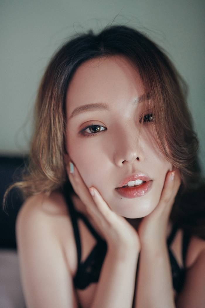 秀人网性感女神黄乐然雪乳美臀细腰红唇蕾丝内衣私房写真-6