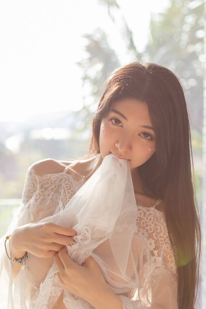 爱蜜社性感女神Angela小热巴透明装诱惑肚兜普吉岛旅拍-6