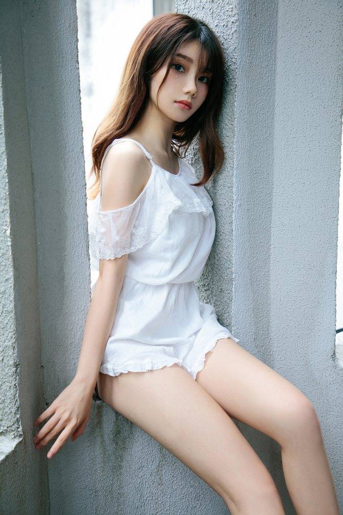 清纯妹子泡芙少女肤如凝脂修长美腿内衣诱惑写真-6