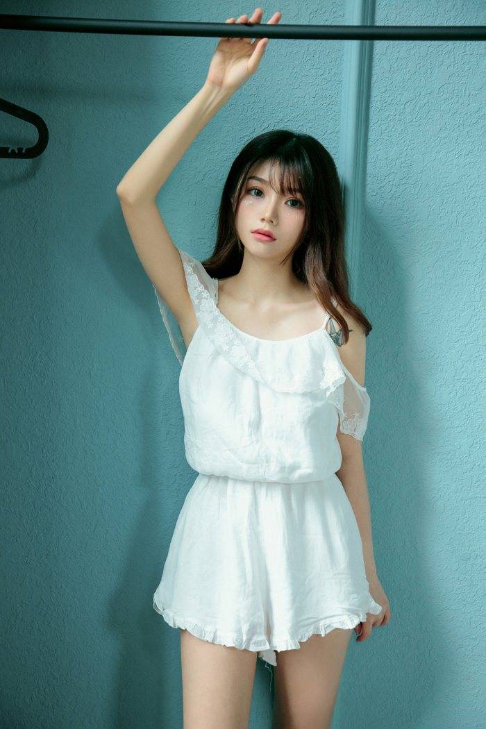 清纯妹子泡芙少女肤如凝脂修长美腿内衣诱惑写真-10