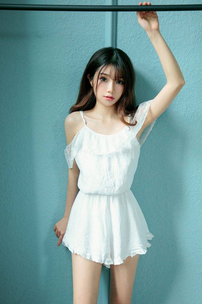 清纯妹子泡芙少女肤如凝脂修长美腿内衣诱惑写真-12