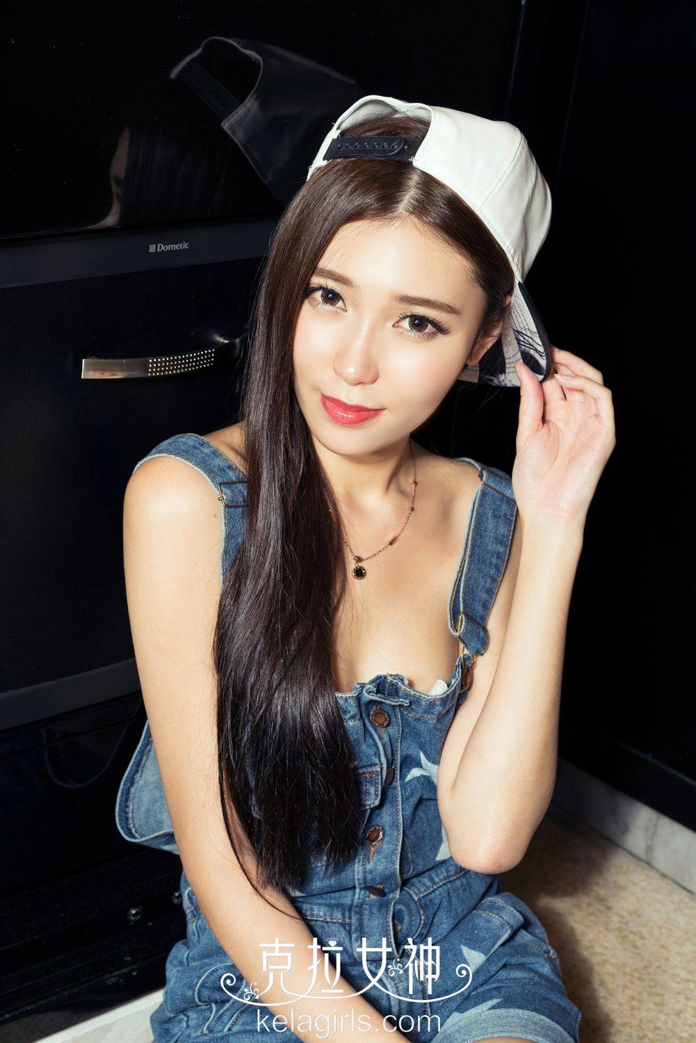 克拉女神七姑娘Mimo程红晨俏皮可爱吊带裤傲人美胸写真-3