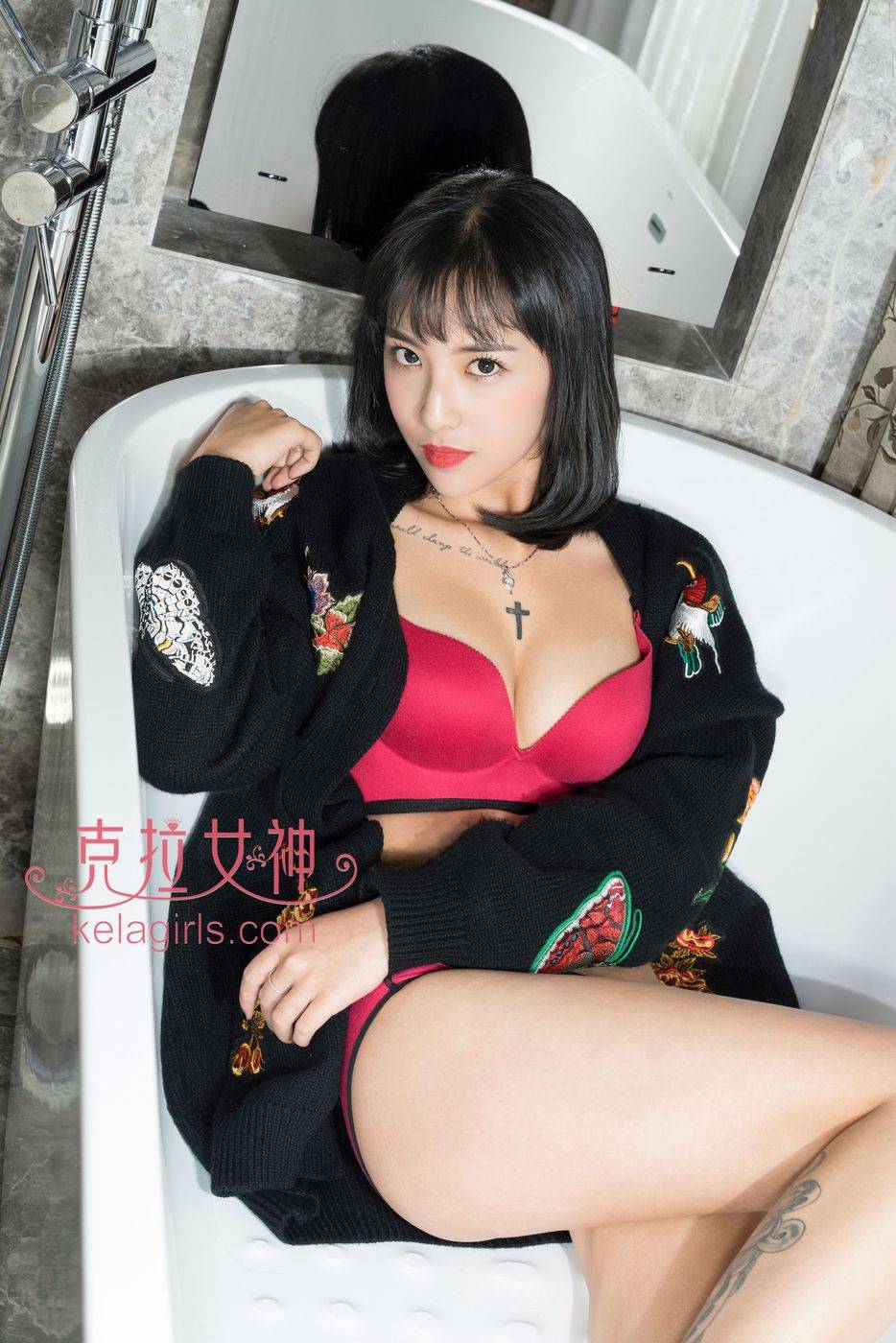 克拉女神冷艳美女凌雪浴缸内衣诱惑香艳花仙子主题写真-2