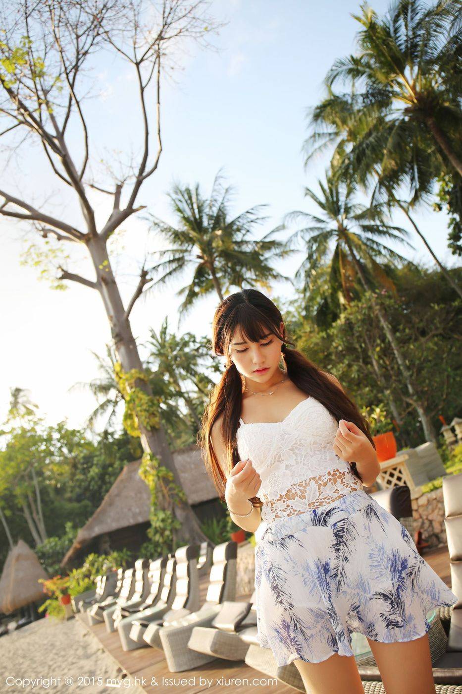 美媛馆性感美女Milk楚楚沙滩吊带碎花裙龙目岛旅拍第三套-16