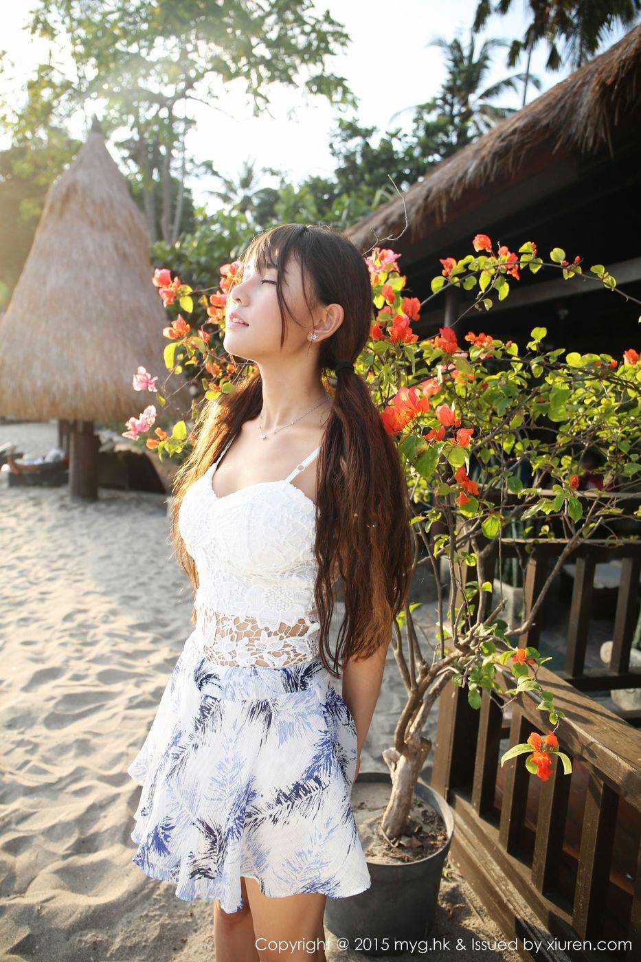 美媛馆性感美女Milk楚楚沙滩吊带碎花裙龙目岛旅拍第三套-22