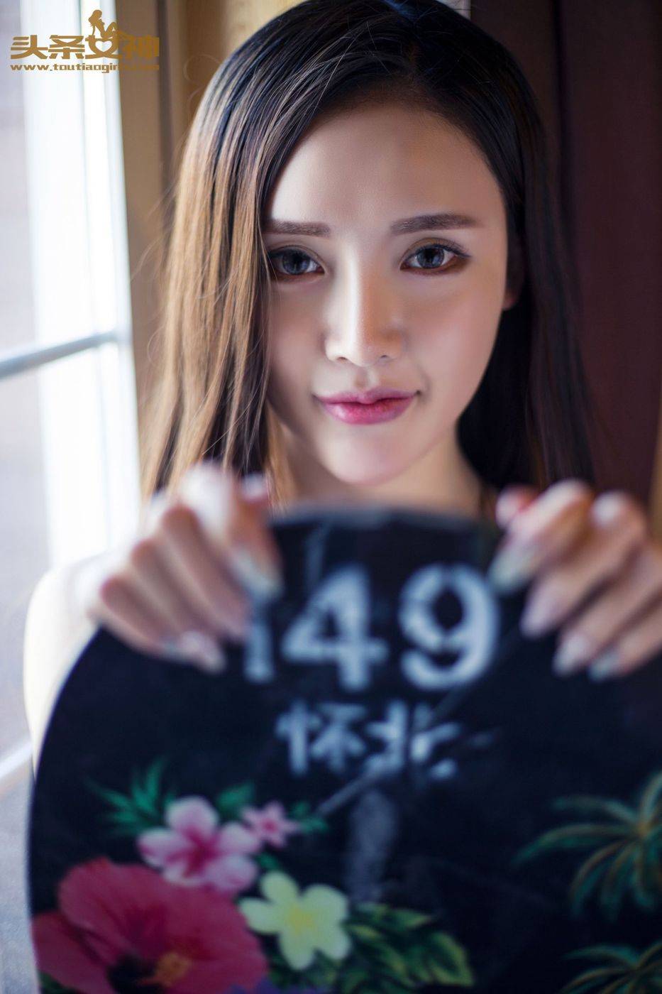 头条女神崔昭妍雪屋红色内衣性感身材室内私房写真-11