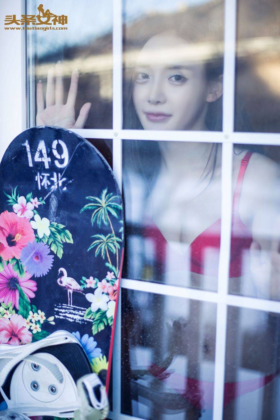 头条女神崔昭妍雪屋红色内衣性感身材室内私房写真-17